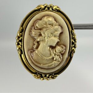 Cameo Brooch Pin Gold Tone Cream Face Vintage Look Stunning Art Deco Beautiful